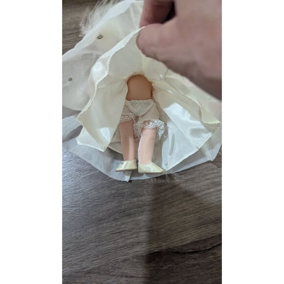 Madame Alexander Miniature Showcase SNOW WHITE 8" Brunette no box - Picture 5 of 8